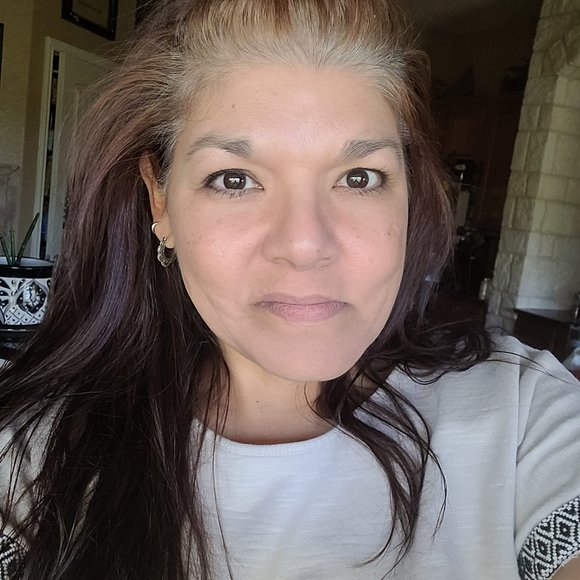 Meet your Posher, Cynthia - Picture 1 of 1